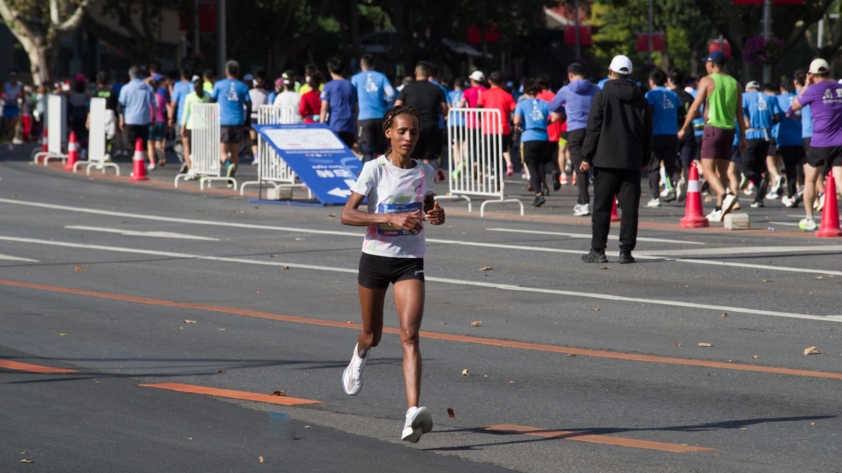 “大连新闻传媒集团”杯第33届大连马拉松赛之七