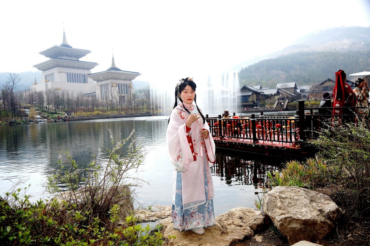 环境人像---东山问梅村的美女！