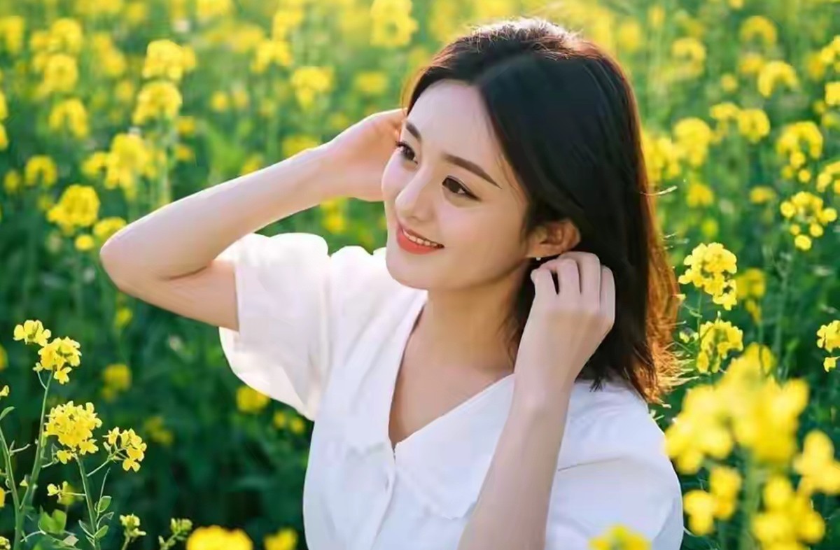 油菜花香映美女