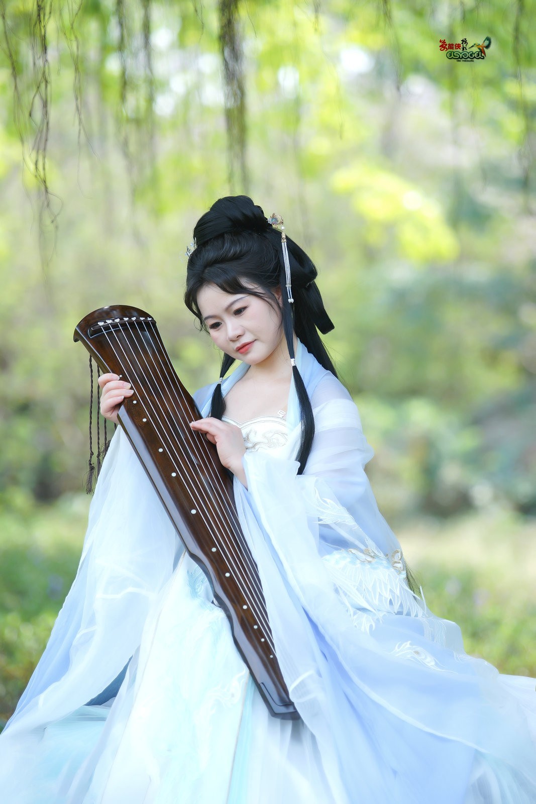 【仙女抚琴】---欧阳