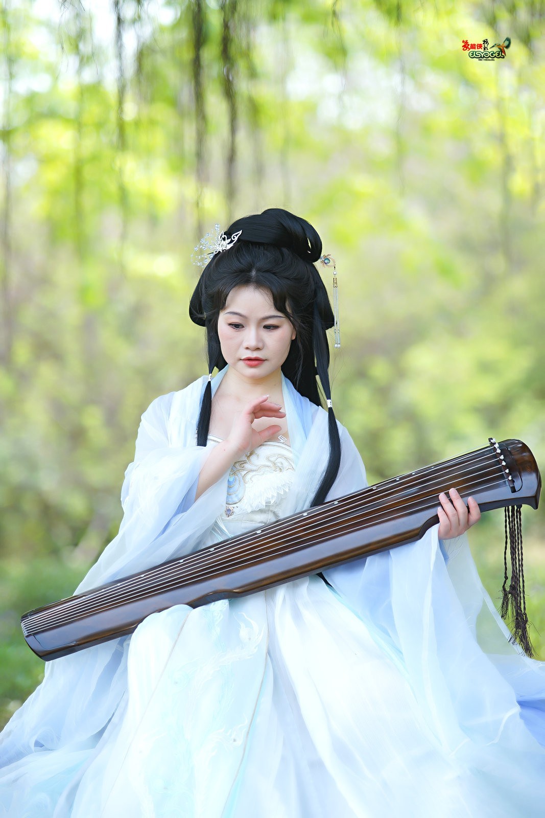 【仙女抚琴】---欧阳