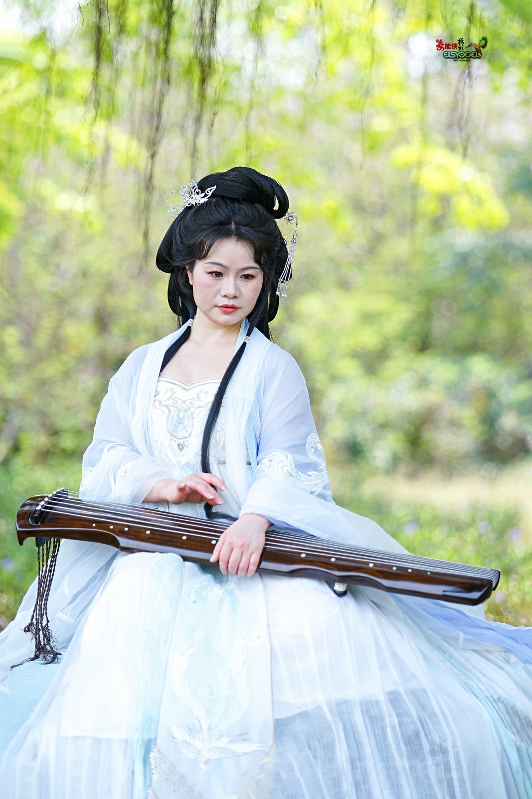 【仙女抚琴】---欧阳