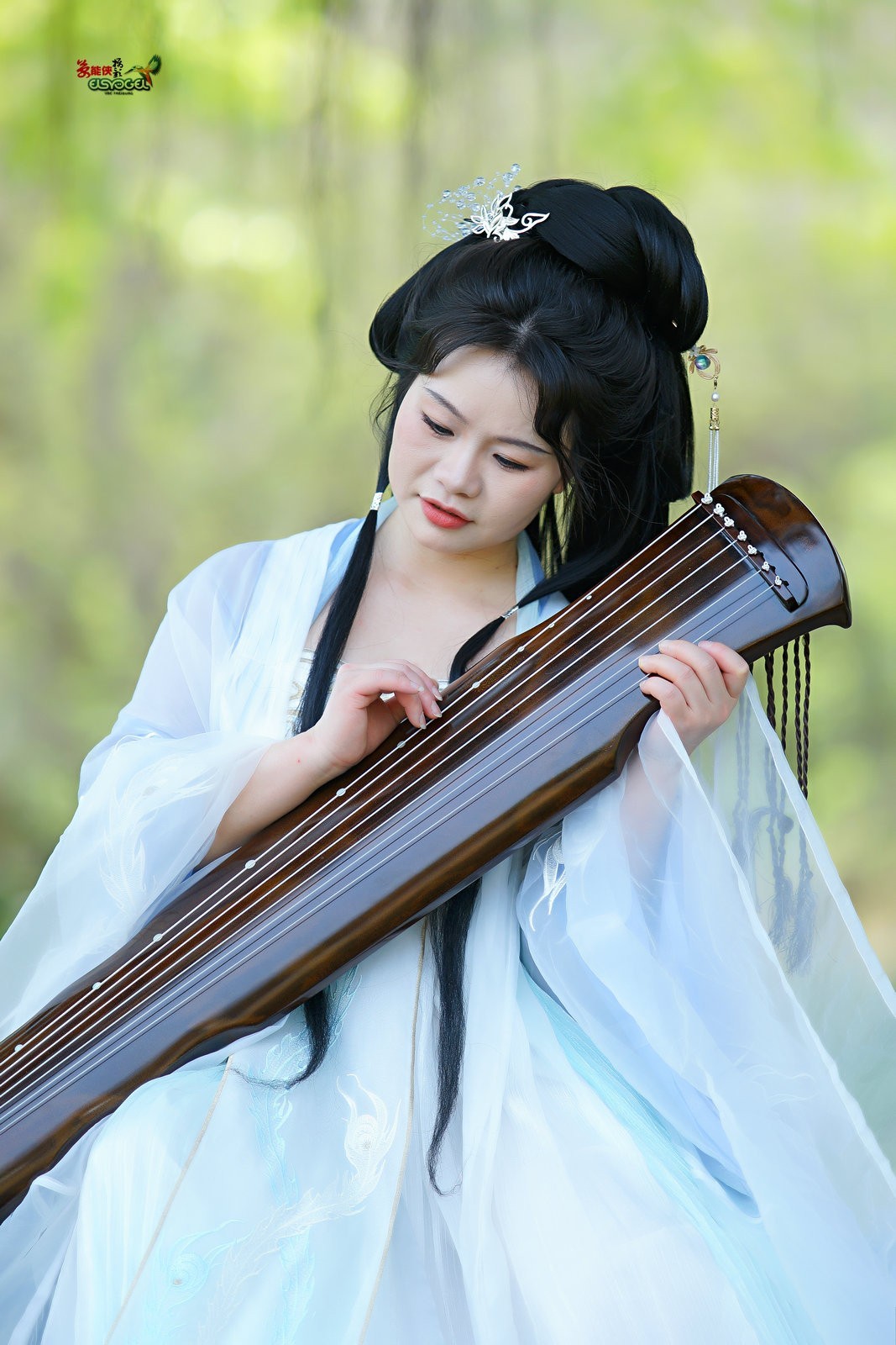 【仙女抚琴】---欧阳