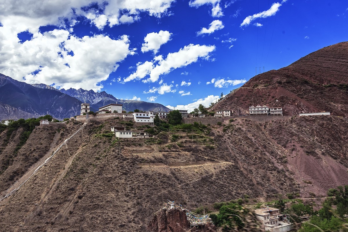 2019 . 06 . 离藏返川 · 路拍芒康景