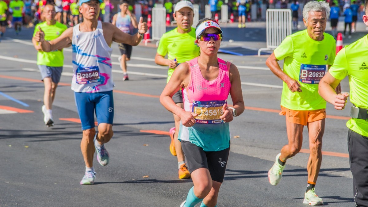 “大连新闻传媒集团”杯第33届大连马拉松赛之七