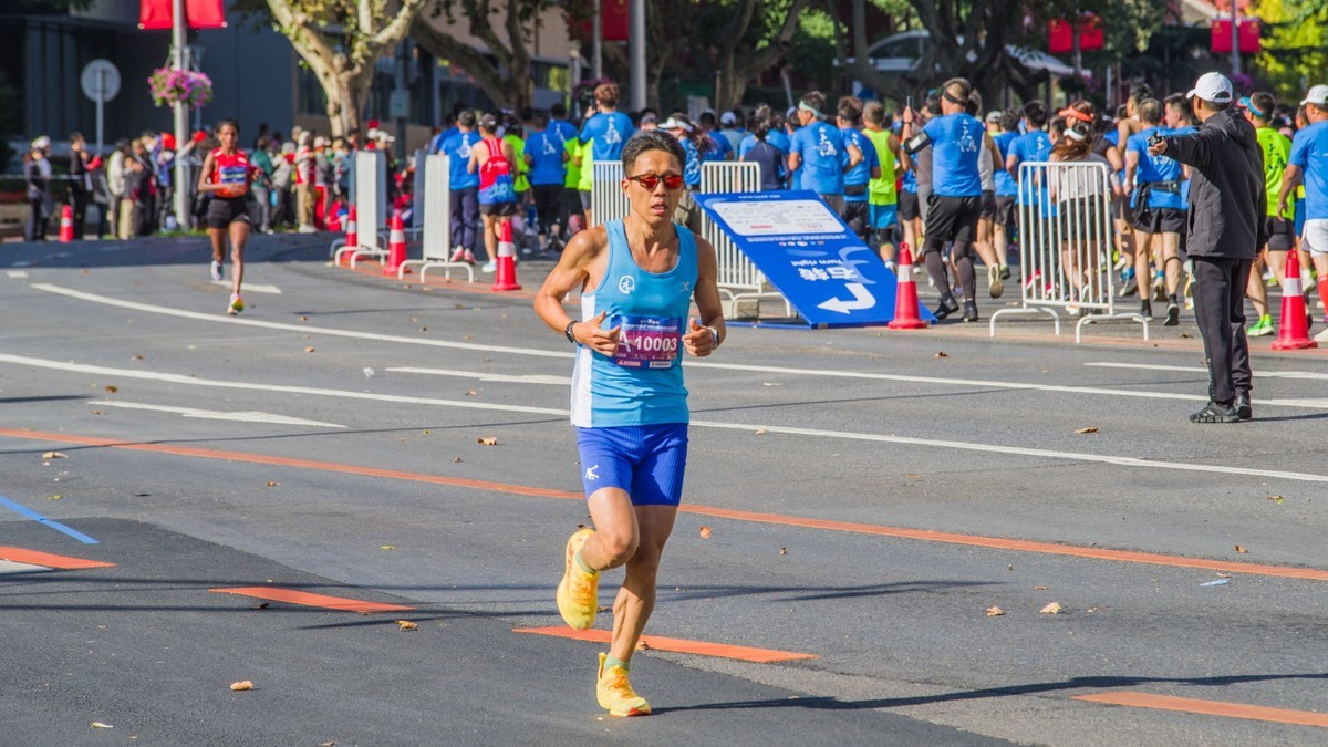 “大连新闻传媒集团”杯第33届大连马拉松赛之七