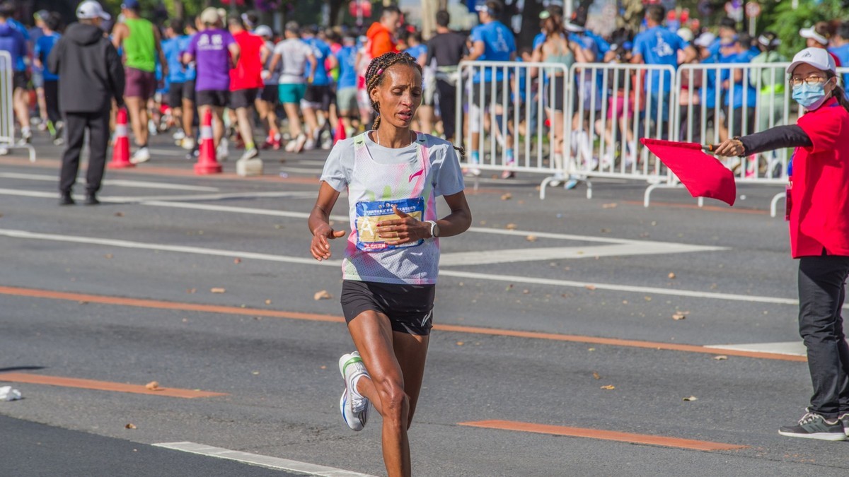 “大连新闻传媒集团”杯第33届大连马拉松赛之七