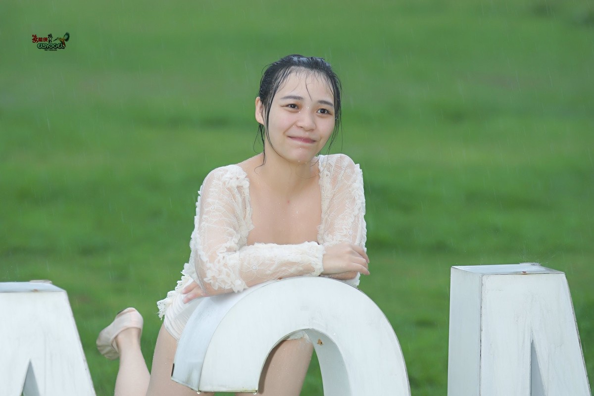 【新丰大风门雨中飞舞】---佳佳