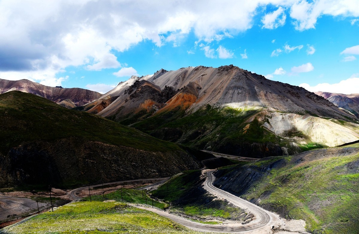 央隆乡至苏里乡之间有一处丹霞。。。。。。【3】