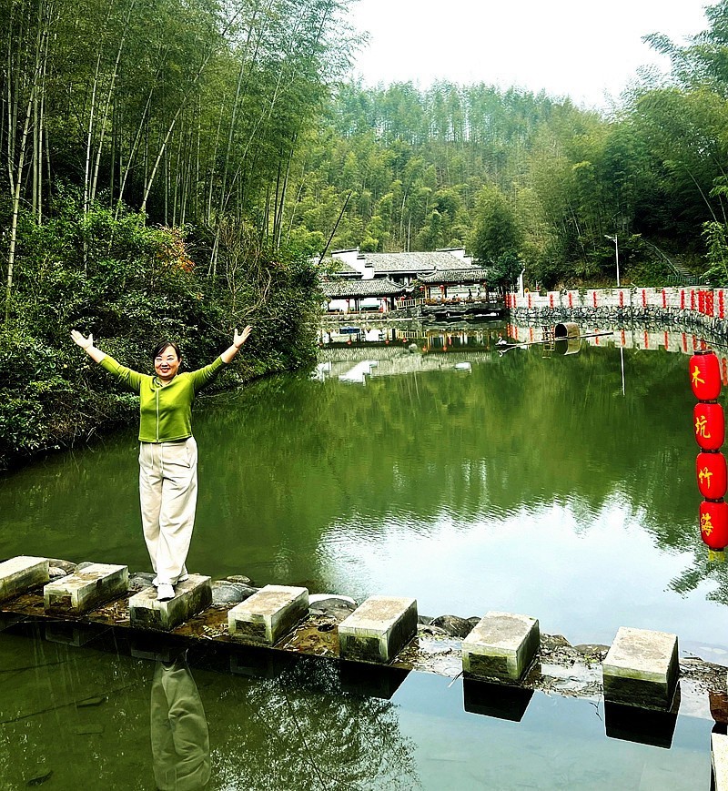 《不老松：纪实摄影》手机片：西递景！ (1)木坑 村秀女湖！