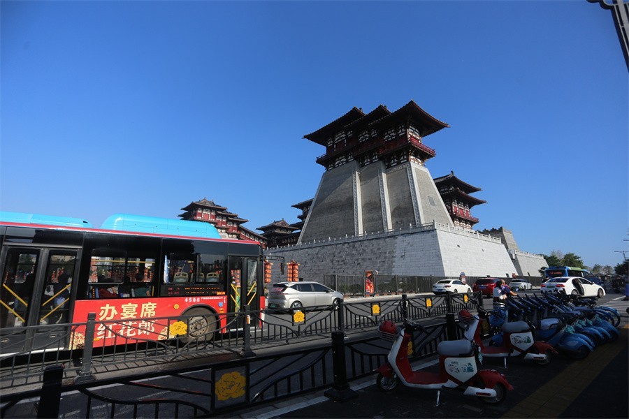 快闪雨后的洛阳主城区景象