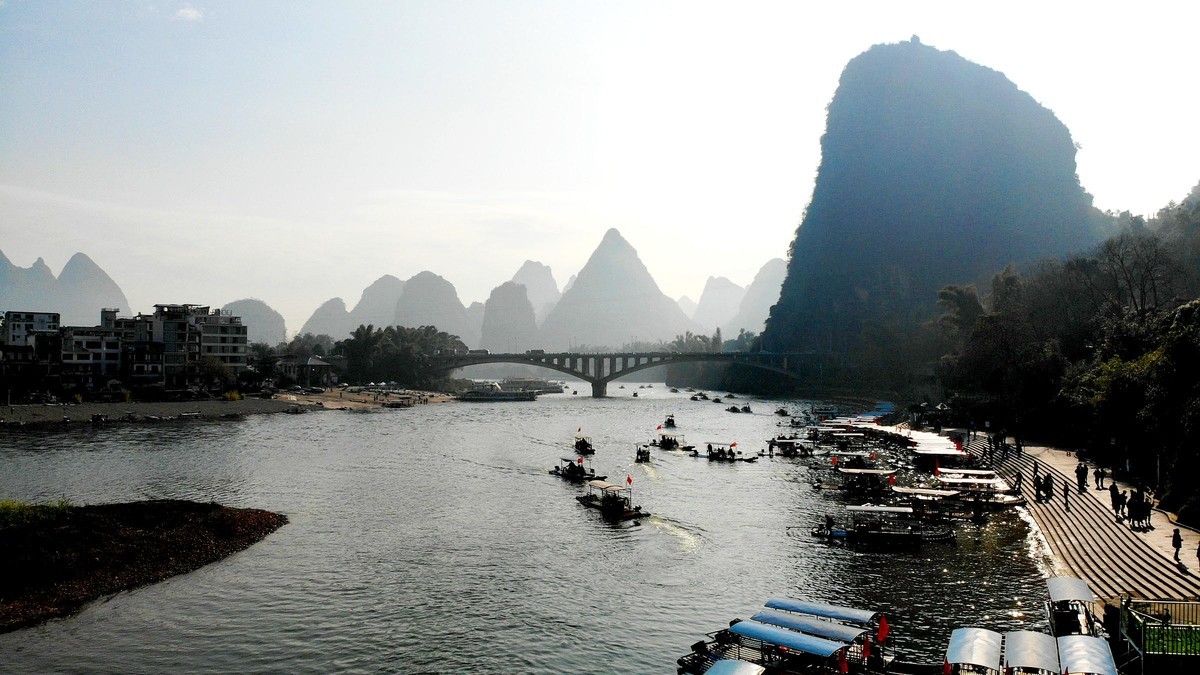 【航拍】俯瞰阳朔漓江风光