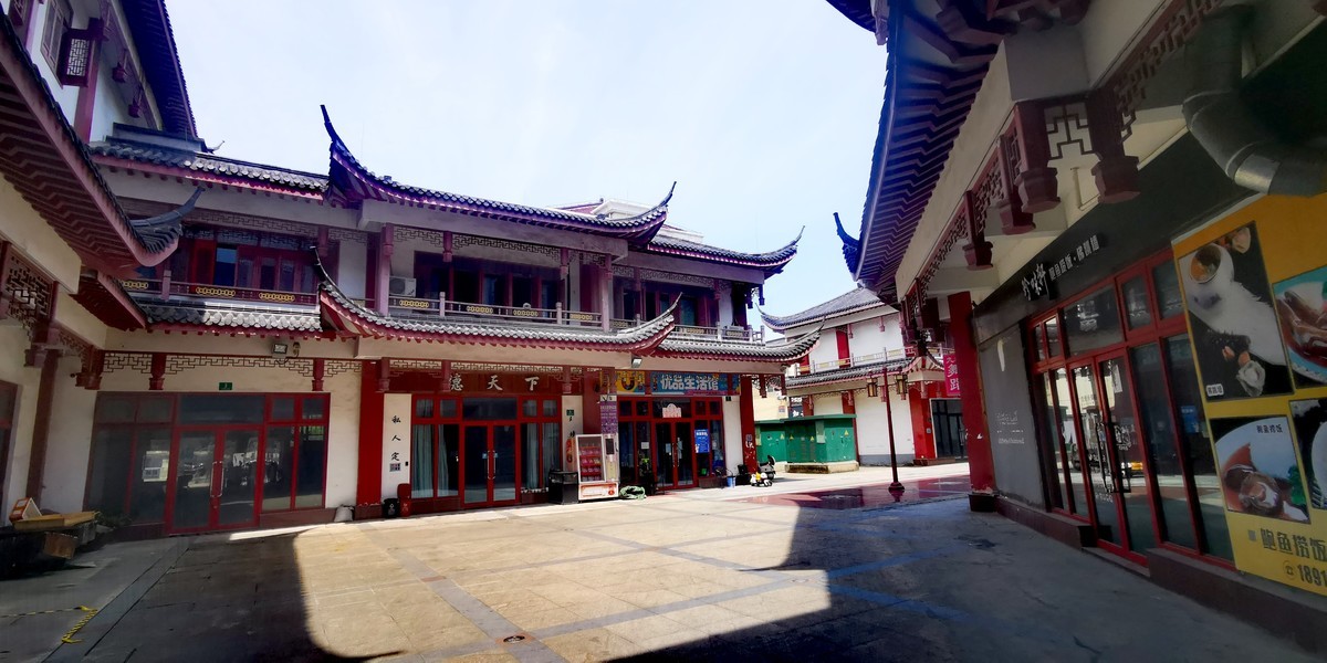 九重宫阙晨霜冷