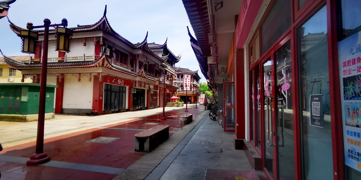 九重宫阙晨霜冷