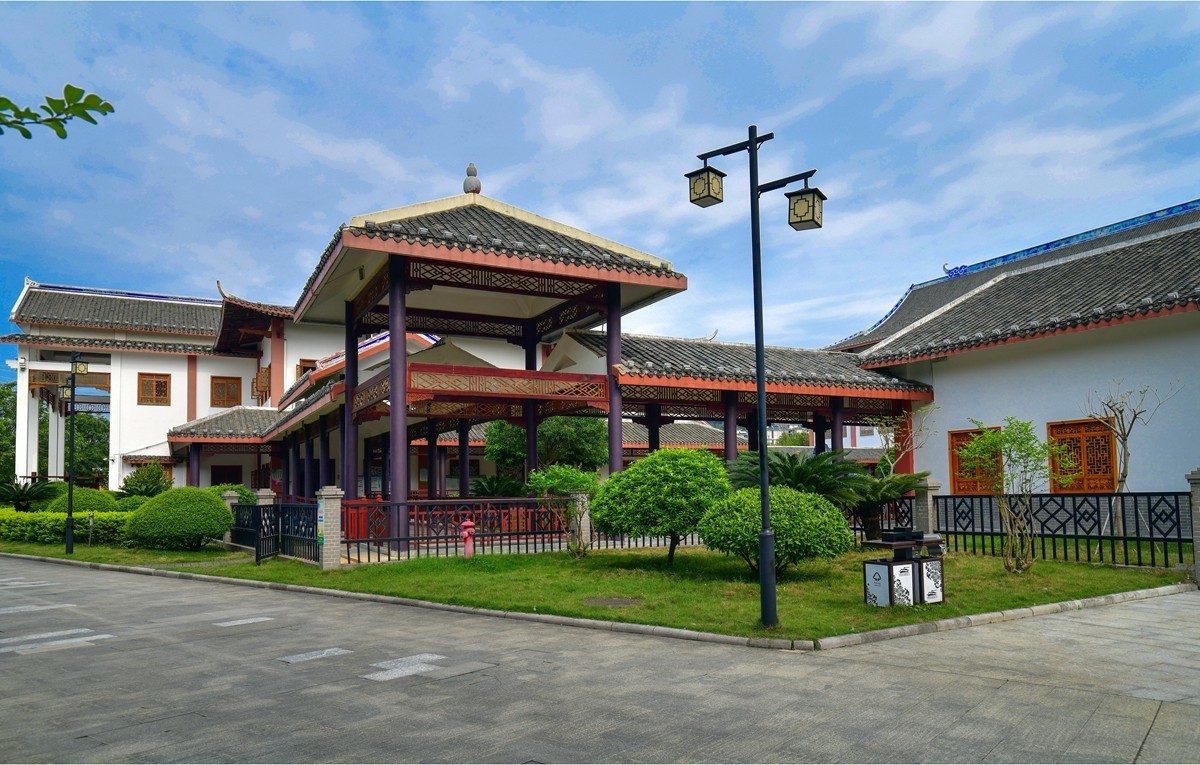 村民自治展示中心的院子