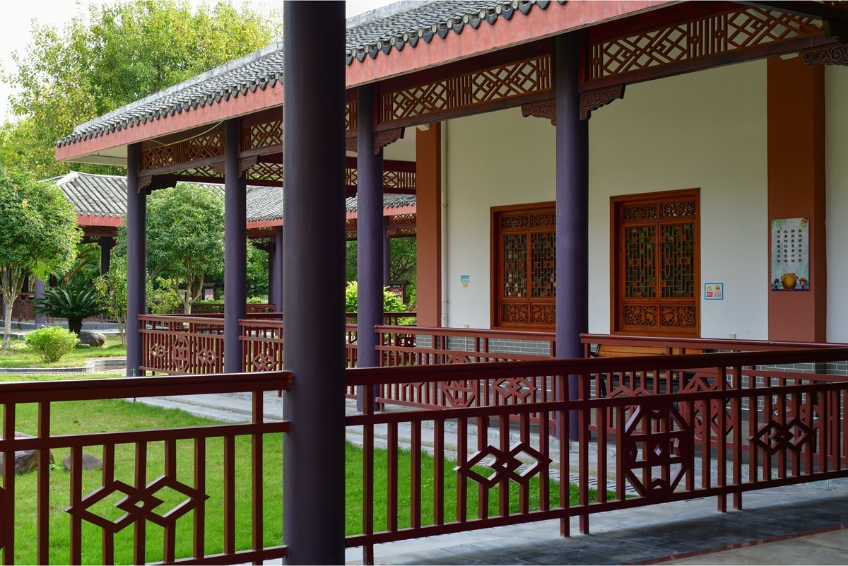 村民自治展示中心的院子