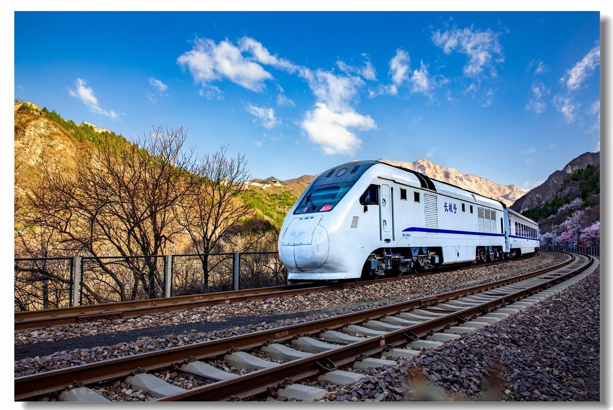 开往春天的列车--居庸关拍列车