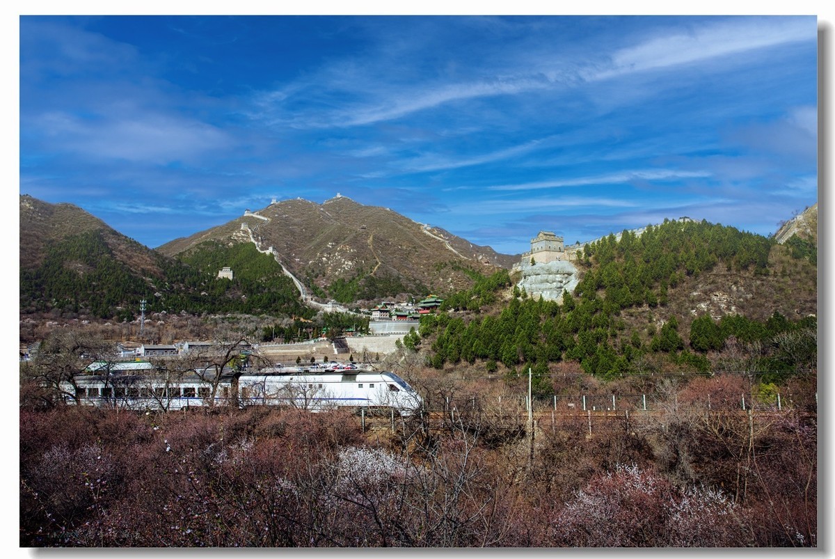 开往春天的列车--居庸关拍列车
