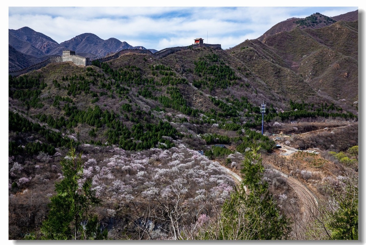 开往春天的列车--居庸关拍列车
