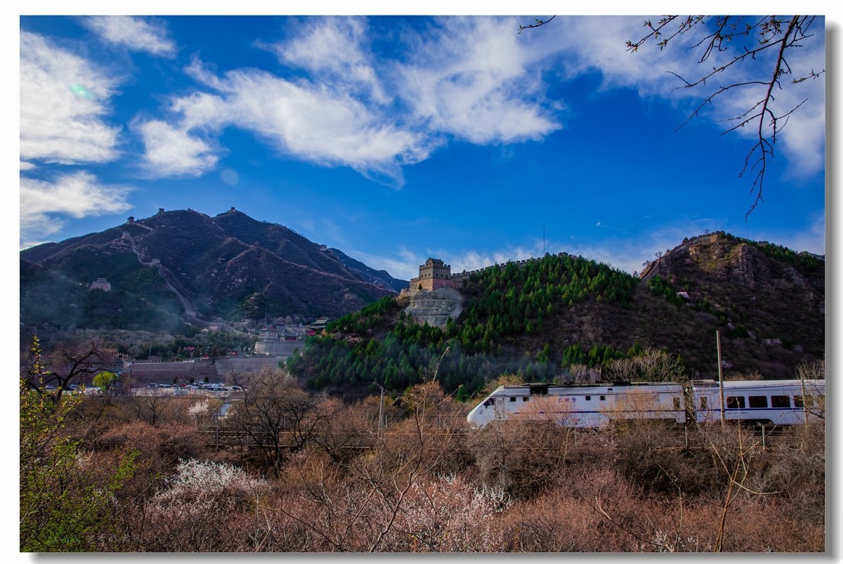 开往春天的列车--居庸关拍列车