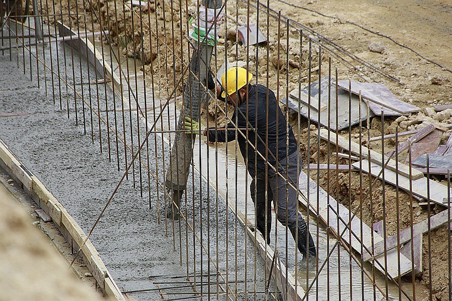 《不老松：忆海南游记》长島兰湾二期工程还在建设正浇筑河道牆！