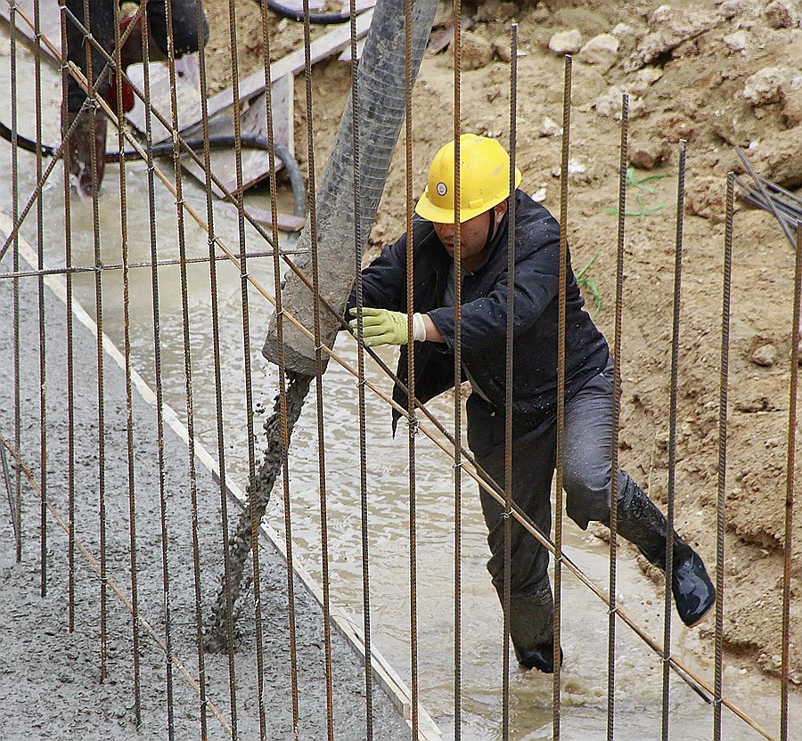 《不老松：忆海南游记》长島兰湾二期工程还在建设正浇筑河道牆！