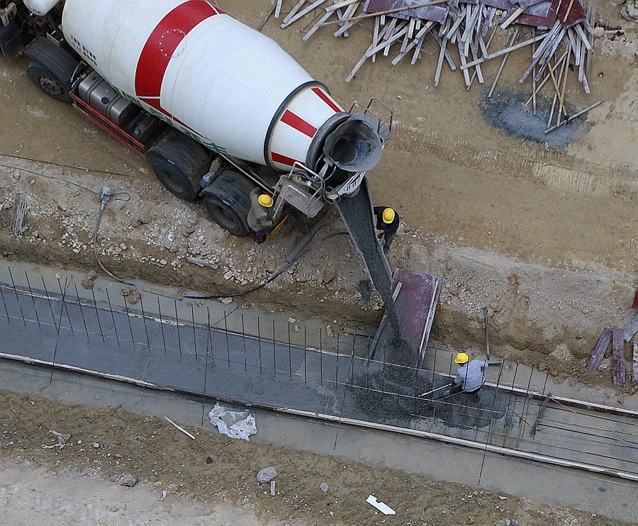 《不老松：忆海南游记》长島兰湾二期工程还在建设正浇筑河道牆！