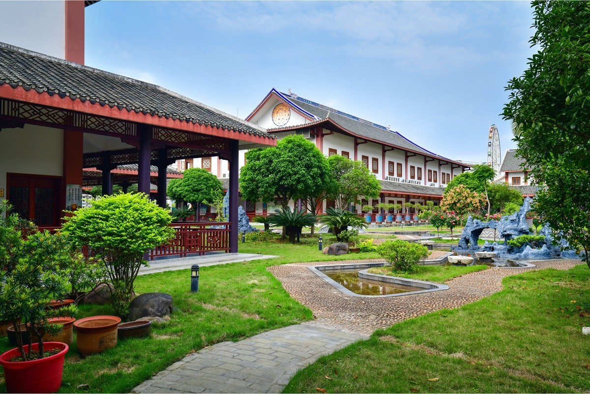 村民自治展示中心的院子