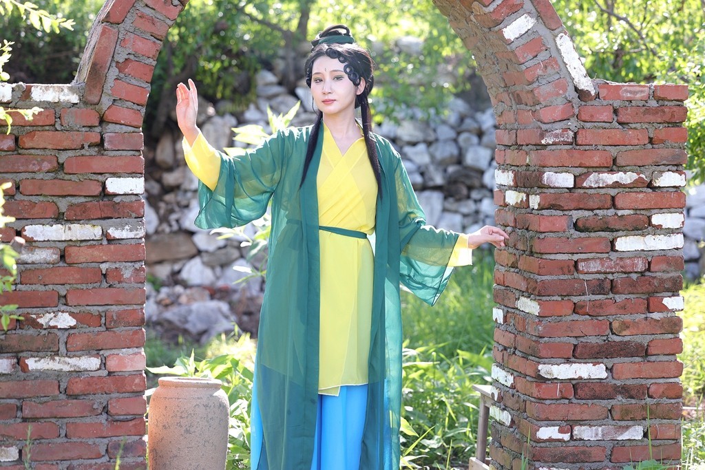 秋日房山露营基地的人像拍摄活动