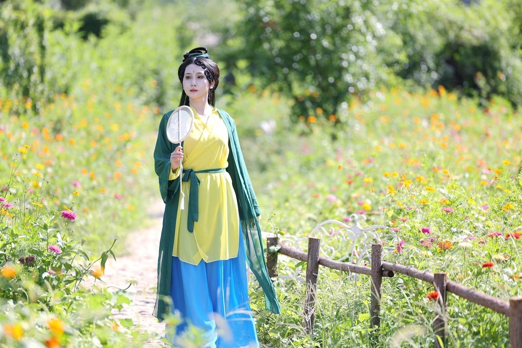 秋日房山露营基地的人像拍摄活动