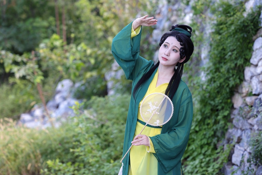 秋日房山露营基地的人像拍摄活动