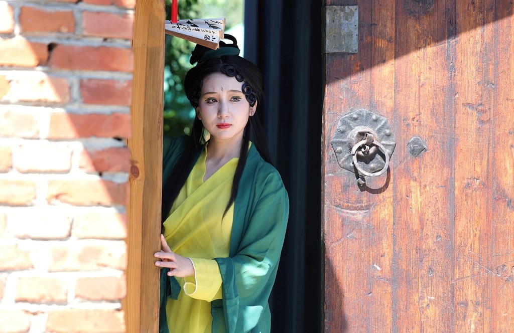 秋日房山露营基地的人像拍摄活动