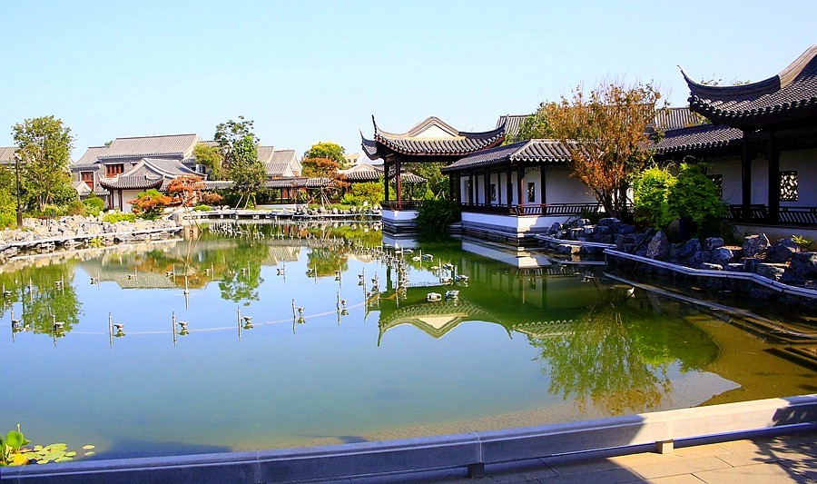 《不老松：纪实摄影》大美沧州系列報道：南川老街里还有个音乐喷泉花园！建筑风格有点