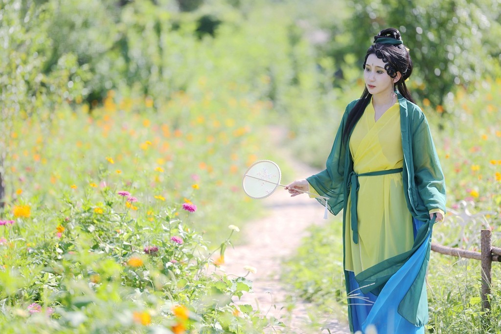 秋日房山露营基地的人像拍摄活动