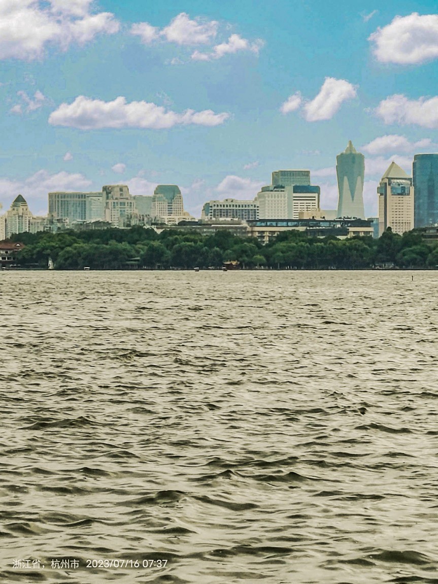 杭州钱塘江大桥及两岸城市风光