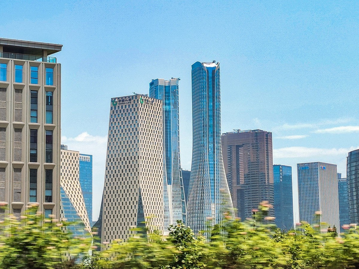 杭州钱塘江大桥及两岸城市风光