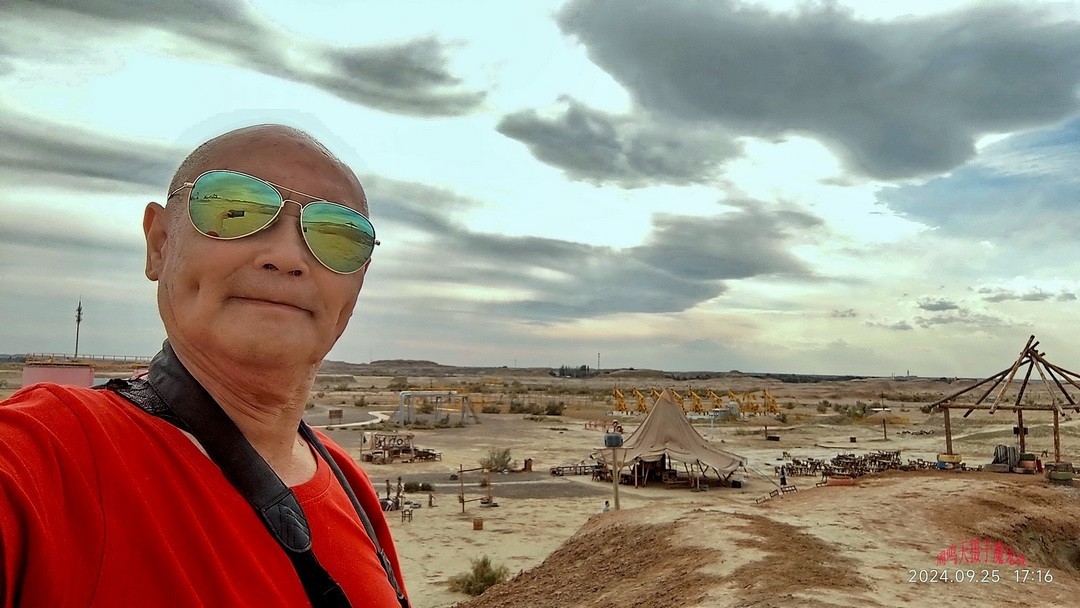 世界魔鬼城国家5A级旅游景区景区             周鸣天