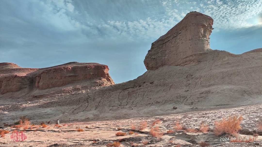 世界魔鬼城国家5A级旅游景区景区             周鸣天
