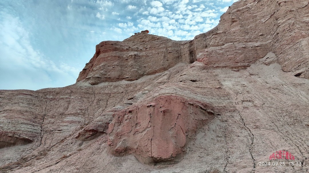 世界魔鬼城国家5A级旅游景区景区             周鸣天