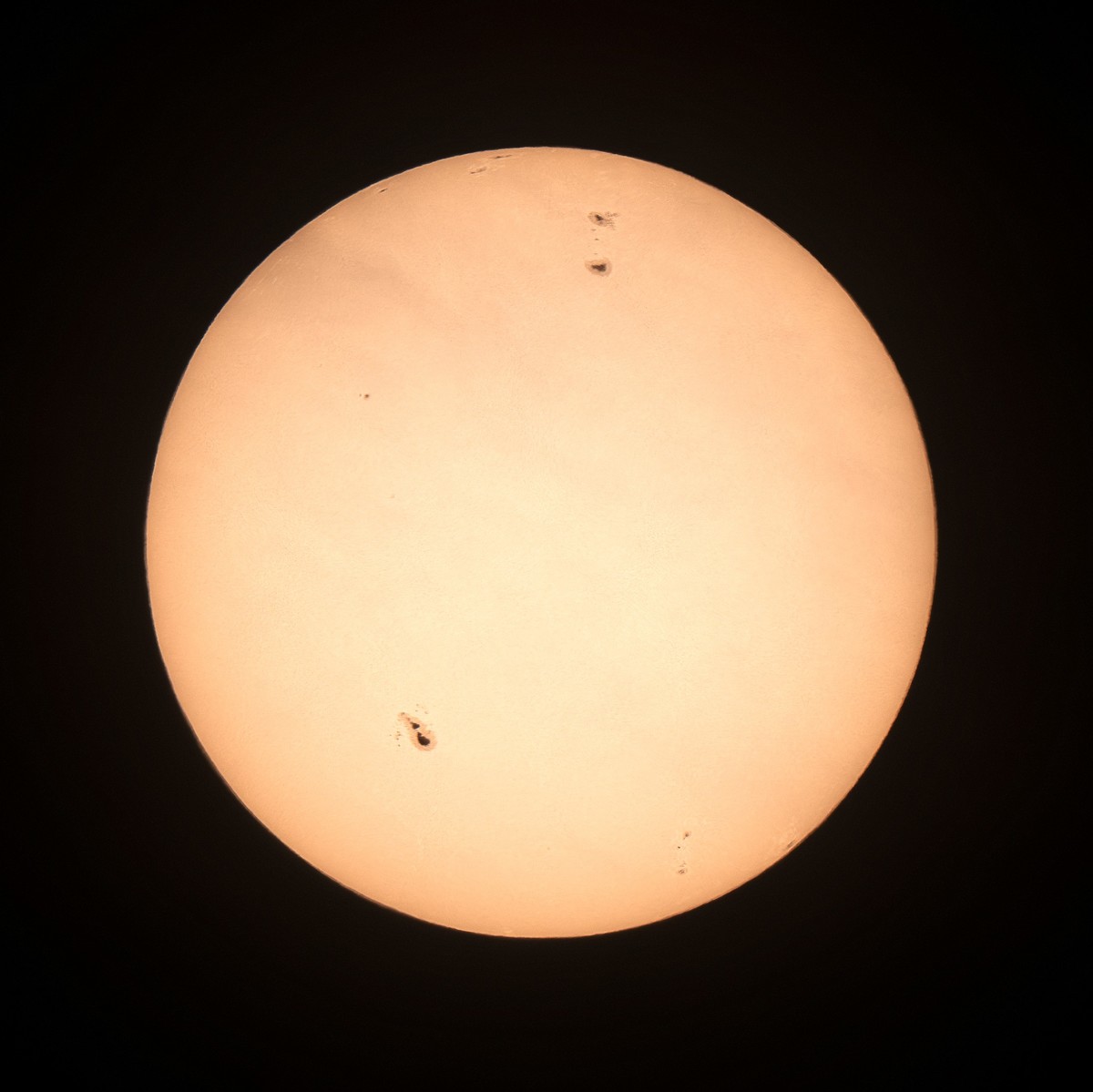 太阳黑子与北极星星轨