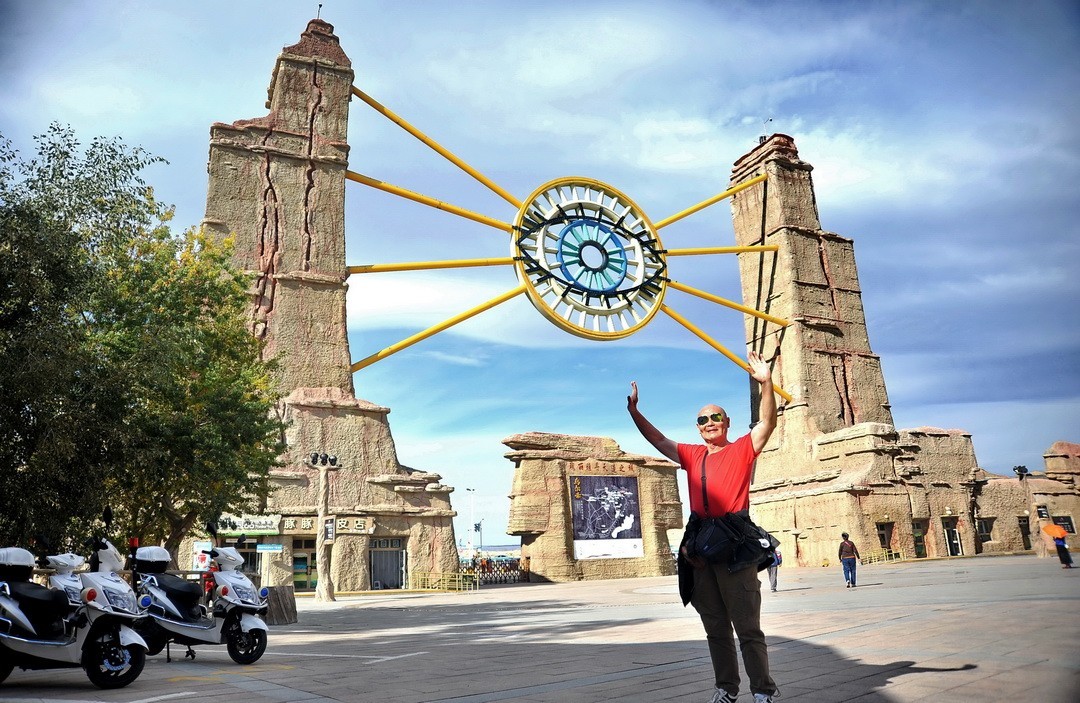 世界魔鬼城国家5A级旅游景区景区             周鸣天