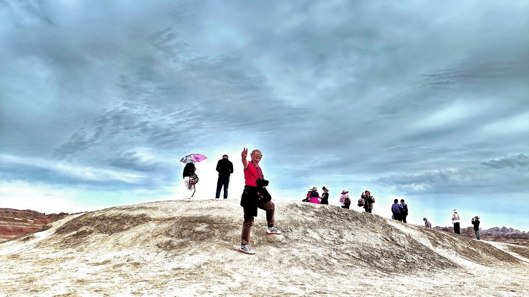 世界魔鬼城国家5A级旅游景区景区             周鸣天