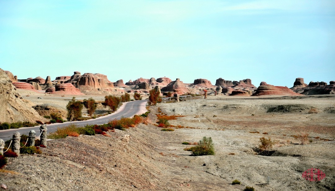 世界魔鬼城国家5A级旅游景区景区             周鸣天