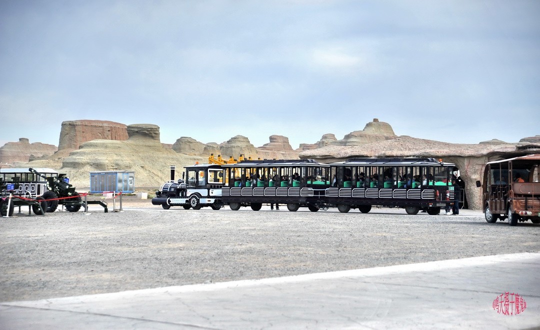 世界魔鬼城国家5A级旅游景区景区             周鸣天