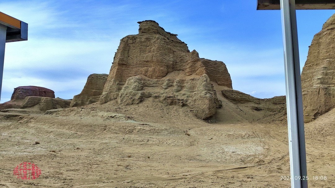 世界魔鬼城国家5A级旅游景区景区             周鸣天
