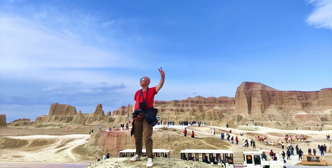 世界魔鬼城国家5A级旅游景区景区             周鸣天