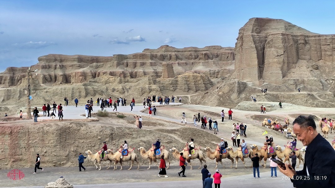世界魔鬼城国家5A级旅游景区景区             周鸣天