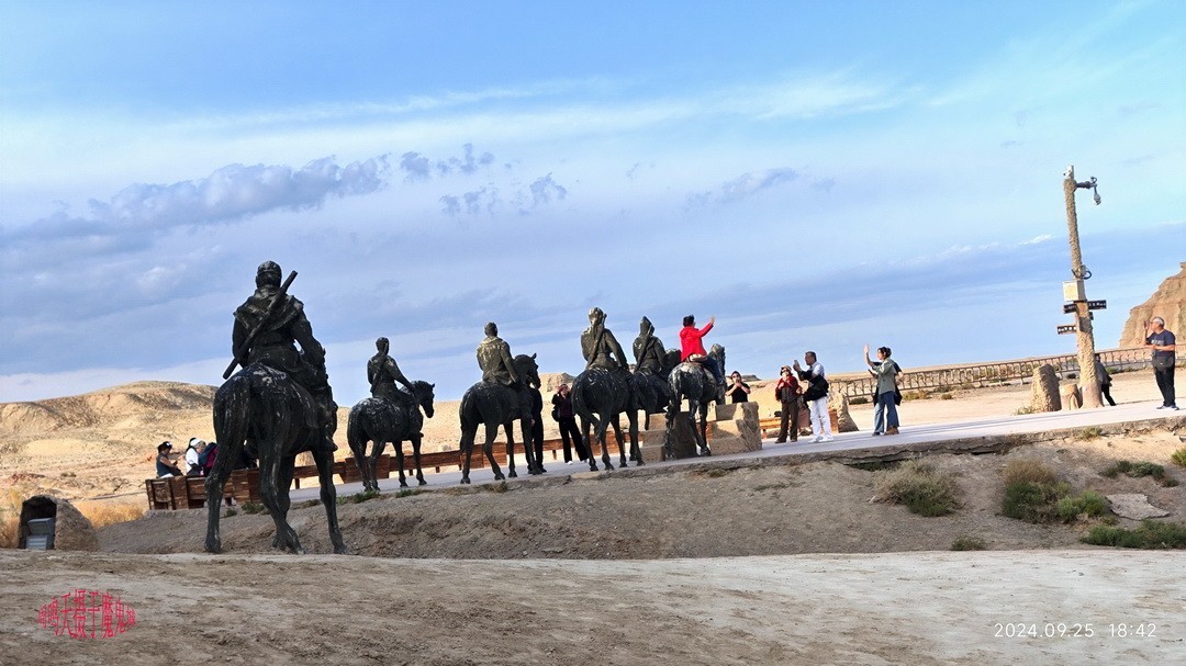 世界魔鬼城国家5A级旅游景区景区             周鸣天