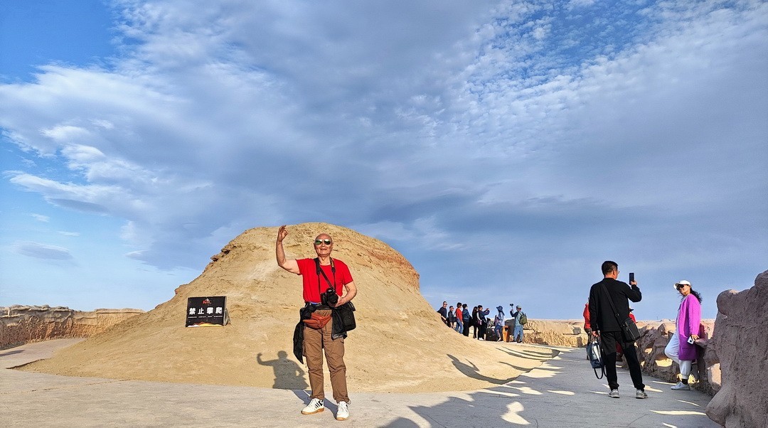 世界魔鬼城国家5A级旅游景区景区             周鸣天