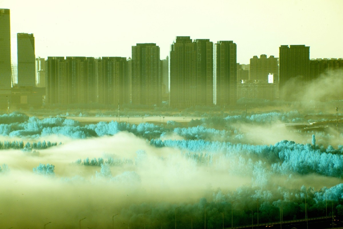 松花江畔的晨雾